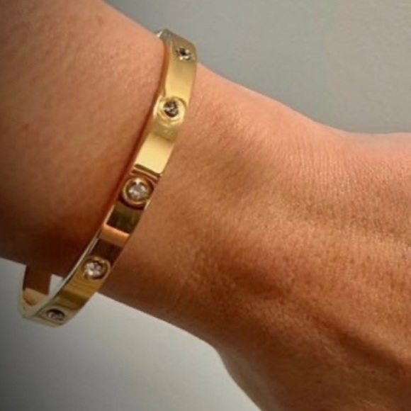 New! 18K Gold EP Solid Hinged Bangle Bracelet High Shine Gold Finish with stones - Picture 9 of 11